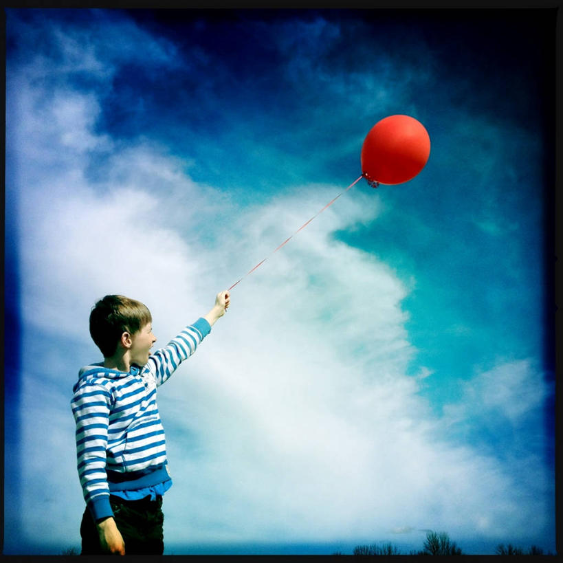 儿童,一个人,站,方图,室外,白天,纯洁,加拿大,仅一个男性,仅一个人,条纹,云,缎带,首都,拿着,一个,小孩,红色,天空,向上看,仅一个小孩,可爱,童年,童趣,摄影,单个,享乐,童真,烂漫,无邪,渥太华,天真,男孩,男人,男性,孩子,休闲活动,半身,彩图,氦气球,男生