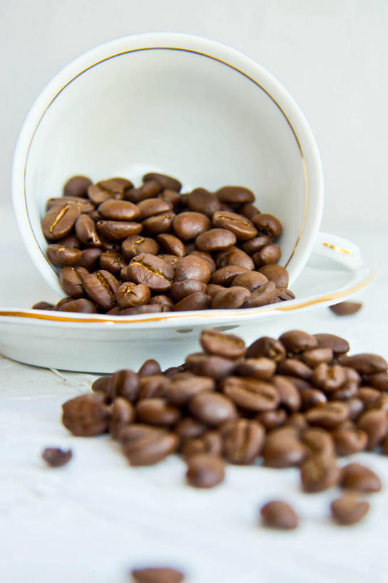 无人,竖图,白色背景,桌子,西班牙,褐色,咖啡杯,杯,饮食,茶碟,摄影,清新,坎塔布利亚,彩图,影棚拍摄