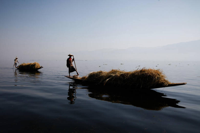 两个人,农民,横图,室外,船,缅甸,反射,水平线,风景,天空,自然,黄昏,运输,摄影,桨,掸邦,彩图