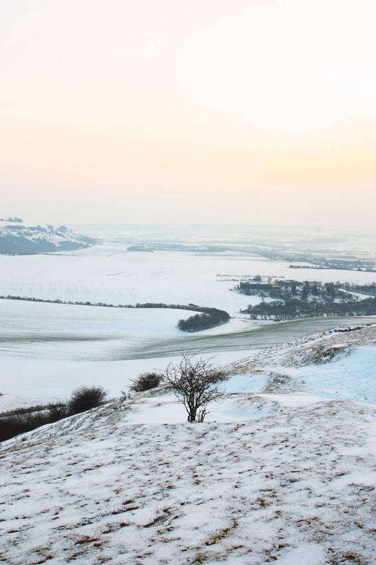 无人,竖图,室外,白天,旅游,度假,湖,美景,山,雪,英国,地形,景观,冬天,娱乐,树,风景,天空,自然,享受,休闲,景色,放松,寒冷,摄影,宁静,自然风光,万里无云,贝德福德郡,彩图