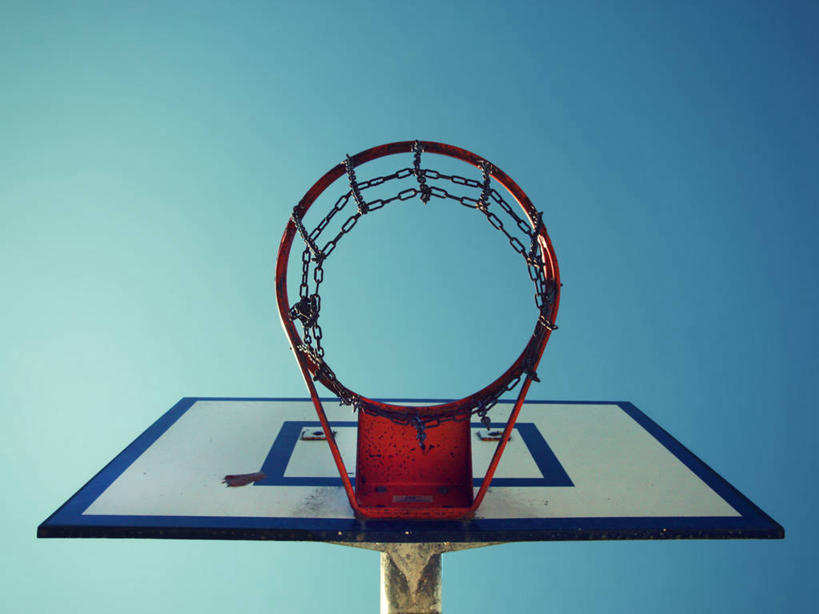 无人,横图,室外,白天,运动,西班牙,巴塞罗那,篮球框,注视,红色,蓝色,天空,观察,看,摄影,观看,察看,关注,想法,彩图