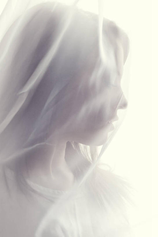 西方人,成年人,脸,头,脸颊,一个人,竖图,室内,特写,白色背景,神秘,纺织品,欧洲,加拿大,欧洲人,仅一个年轻女性,仅一个女性,仅一个人,肩膀,白色,看,个性,摄影,萨斯喀彻温省,萨斯卡通,年轻女性,女人,女性,白种人,年轻人,头部,脸部,脸蛋,面部,彩图