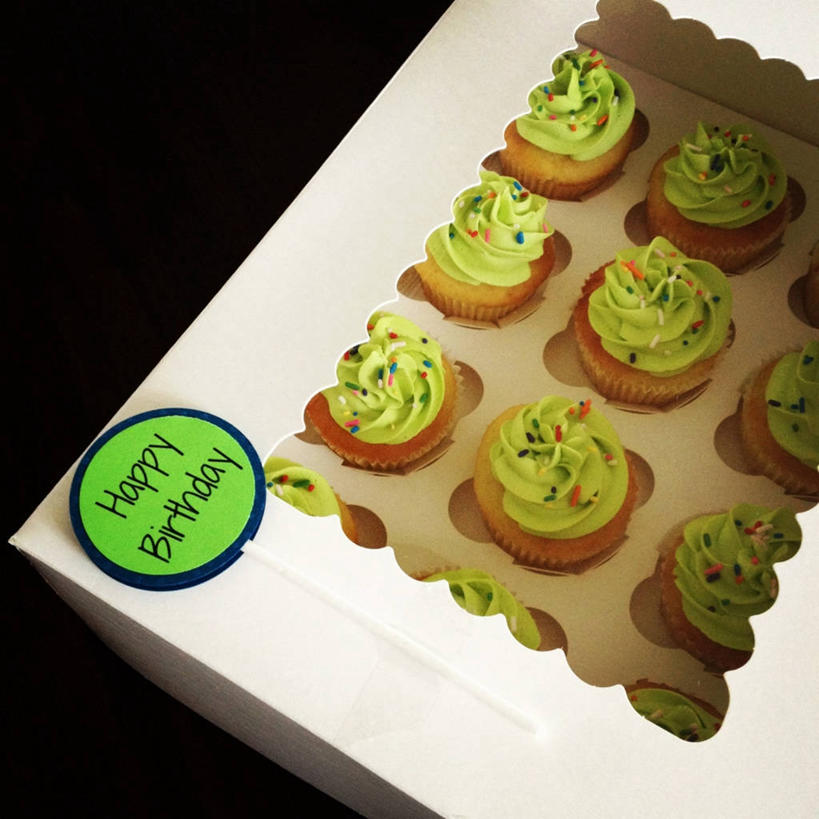 无人,方图,俯视,特写,生日,新加坡,一排,黑色背景,整齐,食品,盒子,排列,甜食,奶油,诱惑,摄影,队列,蛋糕托杯,纸托蛋糕,彩图,高角度拍摄,影棚拍摄