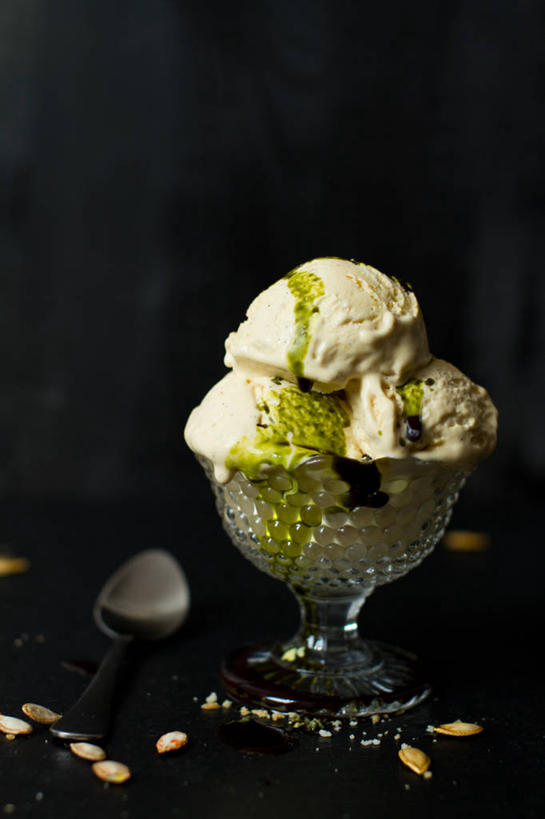 无人,竖图,特写,南瓜,黑色背景,食品,种子,汤匙,碗,甜食,冰淇淋,诱惑,摄影,清新,匈牙利共和国,彩图,影棚拍摄