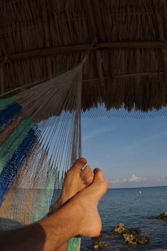 成年人,腿,一个人,竖图,室内,度假,海洋,吊床,墨西哥,仅一个男性,水平线,云,天空,自然,黄昏,休息,赤脚,放松,摄影,部分,北美,北美洲,拉丁美洲,美洲,肯他纳罗,北亚美利加洲,亚美利加洲,墨西哥合众国,仙人掌王国,四肢,科苏梅尔岛,休闲活动,双腿交叉,彩图