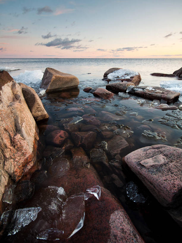 无人,竖图,室外,白天,湖,水,瑞典,融化,反射,冰,水平线,云,天空,自然,寒冷,摄影,宁静,岩层,岩石,彩图