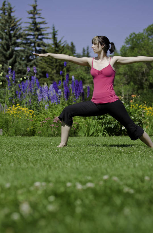 成年人,中年人,一个人,竖图,室外,白天,美景,加拿大,仅一个女性,仅一个人,景观,休闲装,树,自然,仅一个中年女性,景色,放松,瑜珈,摄影,马尾辫,练习,自然风光,卡尔加里,亚伯达,女人,女性,中年女性,彩图,郊野公园