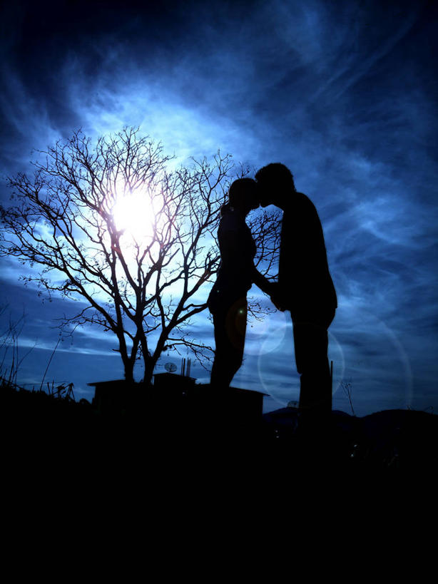 成年人,两个人,站,竖图,室外,侧面,太阳,日光,巴西,连接,云,天空,自然,黄昏,摄影,剪影,米纳斯吉拉斯州,男人,女人,亲吻,手牵手,彩图,爱