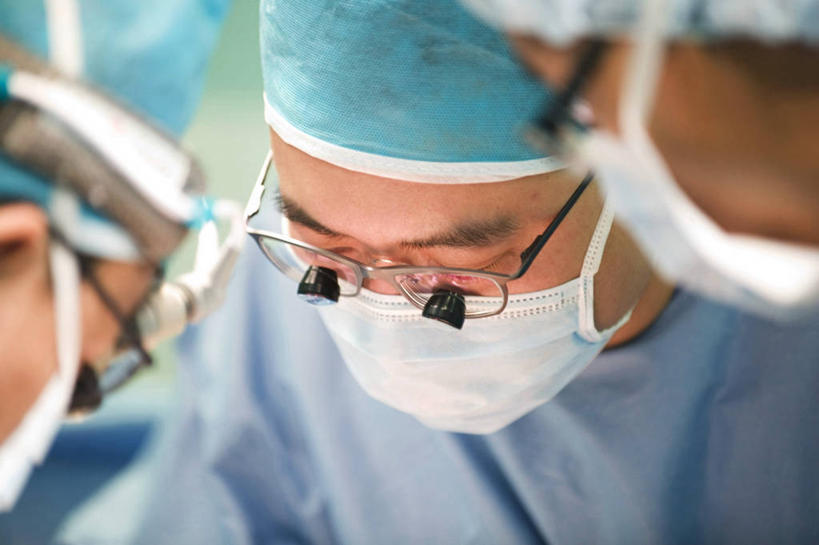 成年人,脸,头,脸颊,三个人,横图,室内,特写,团队,韩国,分离,眼镜,过滤,分开,注视,肩膀,口罩,观察,看,隔断,遮掩,摄影,观看,隔离,察看,手术,卫生,专心,掩盖,遮挡,关注,净化,间隔,预防,医疗工具,遮盖,防尘,外科医生,手术帽,掩饰,断绝,隔开,屏蔽,屏绝,远离,中断,阻遏,阻隔,双筒望远镜,男人,头部,脸部,脸蛋,面部,彩图