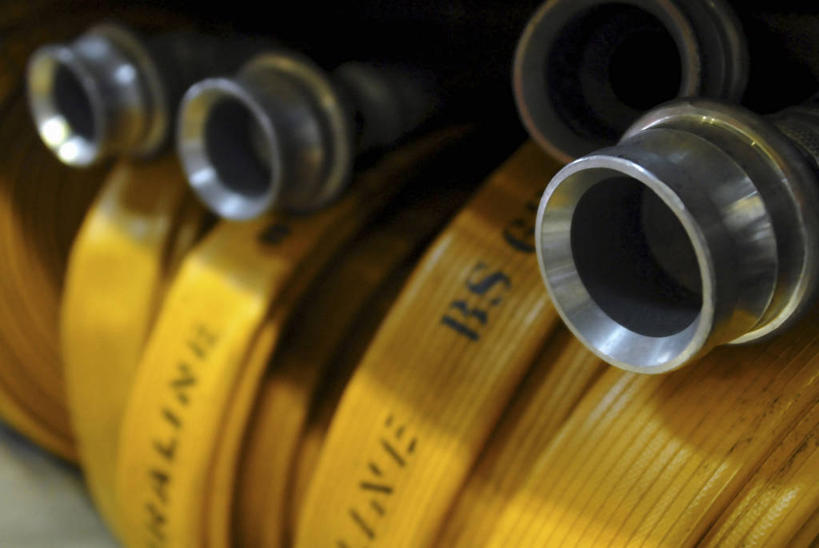 无人,横图,室内,特写,安全,许多,环绕,缠绕,很多,设备,水管,英格兰,物品,黄色,摄影,消防,软管,纠缠,灭火,消防器材,彩图,水带,消防水带,卷须