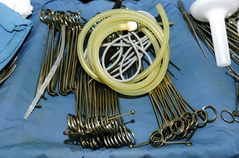 无人,医院,横图,室内,特写,白天,托盘,苏丹,一排,许多,准备,整齐,管子,镊子,盘,很多,排列,盘子,摄影,手术,手术室,队列,医疗工具,手术器械,彩图