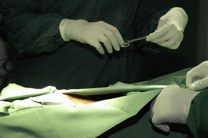 手,三个人,病人,横图,室内,安全,团队,苏丹,准备,防护,手套,摄影,保护,部分,手术,手术室,保险,保全,周全,安稳,安定,防护手套,肠系膜,平安,彩图,心脏搭桥手术