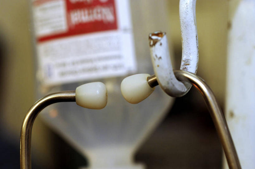 无人,横图,室内,特写,苏丹,吊挂,悬挂,挂,两个,听诊器,摄影,吊钩,简单,医疗工具,彩图