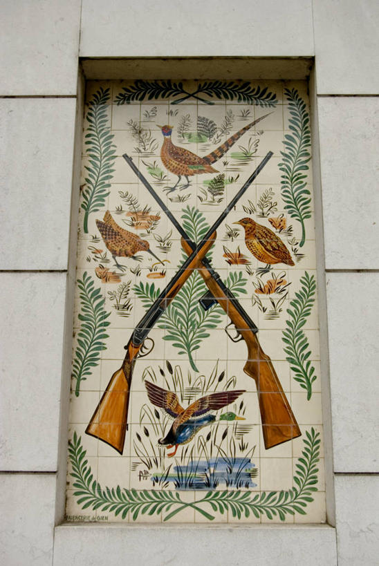 无人,竖图,室外,白天,建筑,法国,装饰,鸟类,枪支,墙,摄影,美术工艺,彩图