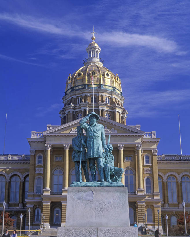 无人,竖图,室外,白天,仰视,城市,建筑,美国,标志,雕像,符号,历史,标识,国会大厦,地标建筑,摄影,政府大楼,圆顶建筑,政治,性别符号,彩图,低角度拍摄,男性符号,爱荷华