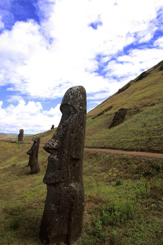 无人,公园,竖图,室外,白天,山,复活节岛,智利,艺术,雕像,地形,南美,摄影,南美洲,国家公园,拉丁美洲,美洲,手艺,波利尼西亚,亚美利加洲,南亚美利加洲,复活岛,智利共和国,古代文明,拉帕.努伊国家公园,拉帕努伊国家公园,美术工艺,波利尼西亚群岛,毛利人,彩图,旅行,赫布亚岛,拉帕努伊岛,帕赛兰,伊斯特岛