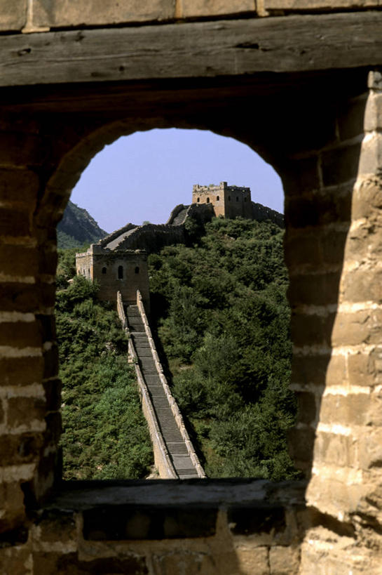 无人,竖图,室外,白天,山,建筑,长城,石墙,地标建筑,摄影,窗框,中国文化,司马台,彩图,旅行