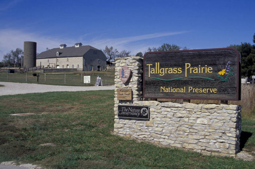 无人,横图,室外,白天,旅游,度假,美景,指示牌,美国,入口,标志,文字,景观,娱乐,标识,草,风景,自然,享受,休闲,景色,放松,摄影,英文字母,宁静,国家公园,自然风光,进口,万里无云,堪萨斯,彩图,壁架