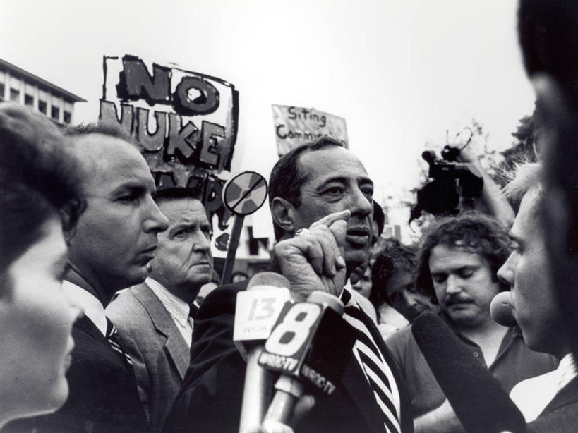 成年人,脸,头,脸颊,横图,黑白,室外,白天,正面,美国,许多人,肩膀,一群人,摄影,麦克风,政治,纽约州,男人,女人,头部,脸部,脸蛋,面部,新闻记者,彩图,传媒