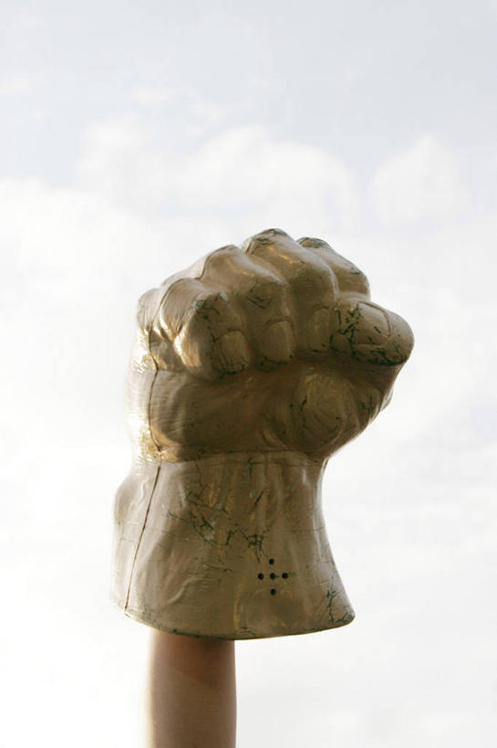 手,一个人,举,竖图,室外,特写,白天,多云,英国,首都,英格兰,天空,手套,托,摄影,支撑,部分,敬礼,巨人,团结,举起,举手,举着,向上举,向上伸,向上托,彩图