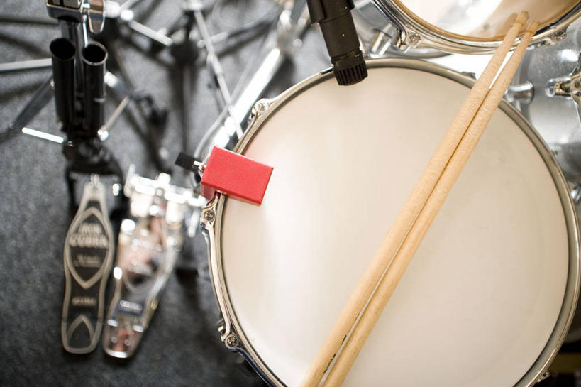 无人,横图,室内,特写,白天,英国,鼓,音乐,英格兰,一个,摄影,单个,英文字母,录音棚,麦克风,录音,音乐人,鼓槌,爵士鼓,彩图,机遇,数码录音机,数字录音器