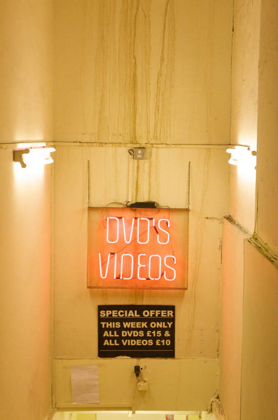 无人,竖图,室内,特写,白天,霓虹灯,英国,首都,摄影,英文字母,大写字母,彩图,娼妓