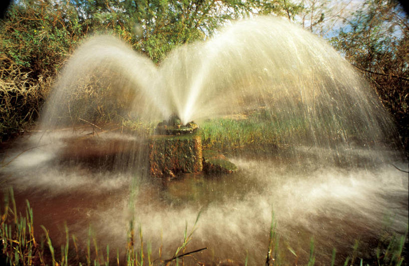 横图,室外,白天,水,池塘,摄影,井,环境,气候,农具,昆士兰州,澳大拉西亚,灌溉设备,耕具,彩图