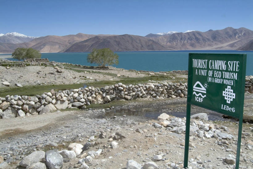 横图,室外,白天,旅游,度假,湖,美景,山,山脉,印度,亚洲,标志,景观,娱乐,自然,享受,休闲,景色,放松,摄影,拉达克,生态,贫穷,自然风光,南亚,露营,户外活动,环境保护,喜马拉雅山脉,印度共和国,方向标,克什米尔,查谟.克什米尔,查谟.克什米尔邦,彩图,喀什米尔,发展中国家,社会问题,克什米尔地区