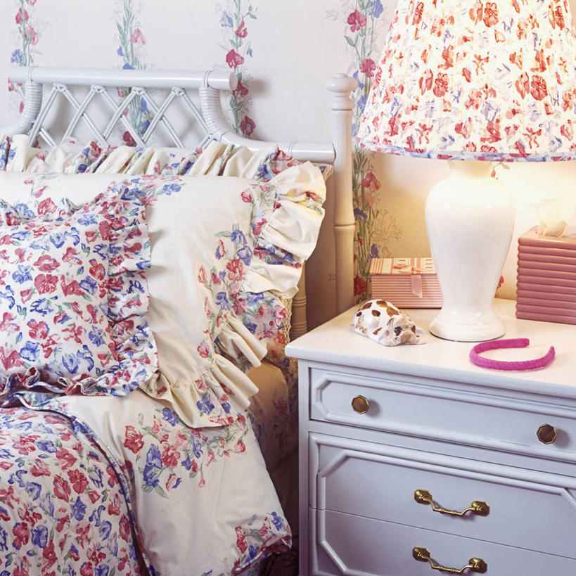 儿童,友谊,纯洁,壁纸,床,柜子,卧室,花纹,亚麻布,火柴,毯子,床上用品,粉色,红色,蓝色,紫色,可爱,童年,童趣,明亮,棉被,童真,烂漫,无邪,刘海,式样,天真,女孩