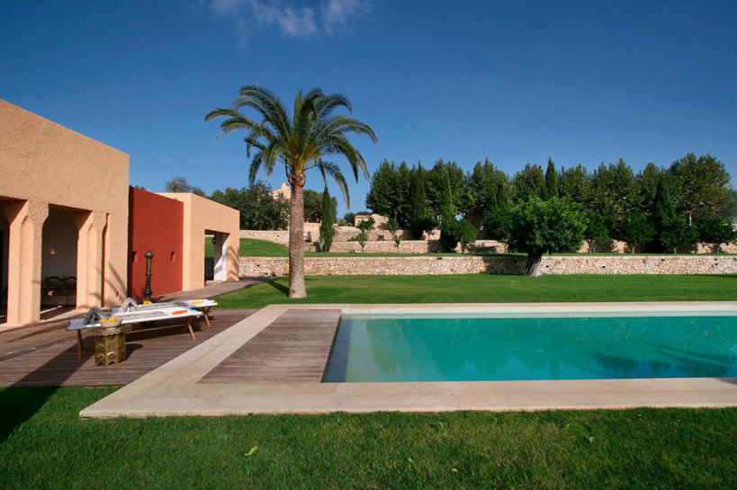 无人,游泳池,露台,横图,室外,白天,水,阳台,日光,西班牙,欧洲,球袋,院子,娱乐,现代,会所,草,俱乐部,露天阳台,当代,社交