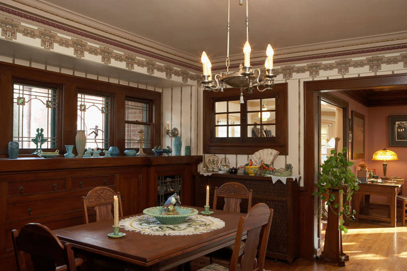 吃饭,壁纸,窗户,地板,布料,饭厅,布纹,玻璃窗,桌布,餐巾,台布,模具,橡树,水晶吊灯,餐桌布,散热器,塑造