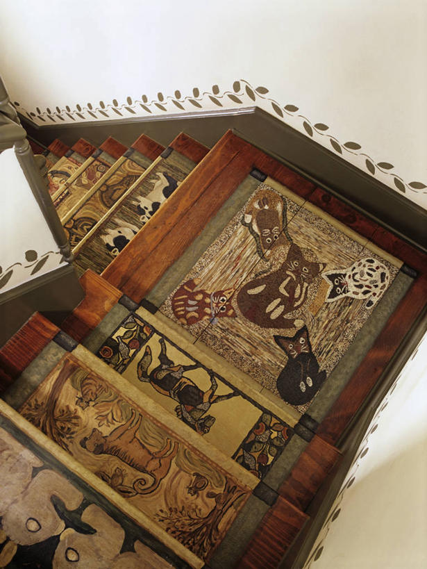 地板,楼梯,狗,马,橄榄,象牙,木制,墙,地面,台阶,绿色,白色,动物,奶油,涂料,蜡纸,设计