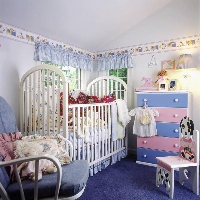 婴儿,儿童,壁纸,窗户,窗帘,地毯,卧室,狗,熊,玩具,椅子,摇摆,条纹,亚麻布,毯子,娃娃,小狗,摇椅,床上用品,灯,粉色,红色,蓝色,紫色,动物,婴儿床,涂料,刘海,女孩