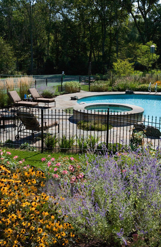 室外,地形,篱笆,网球场,院子,笼子,鸟笼,黑色,夏天,放松,铁艺,石灰石,击剑,多年生植物,景观设计