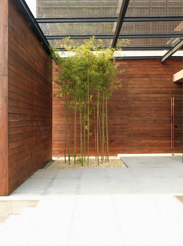 无人,竖图,室外,白天,留白,建筑,风铃,日光,亚洲,地形,角落,现代,建造,生长,建筑材料