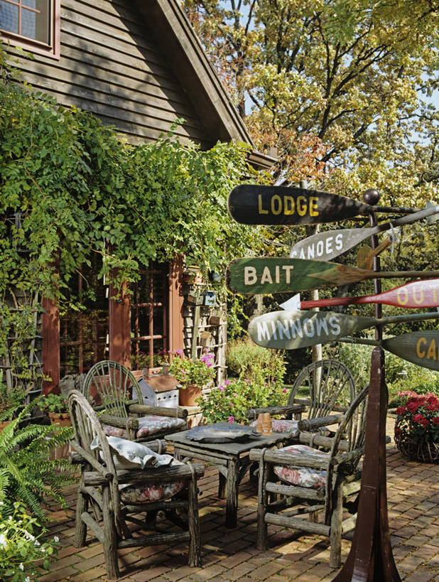 室外,门,标志,篮子,砖,院子,褐色,方向,花,树,红色,绿色,桨,软垫,嫩枝,式样