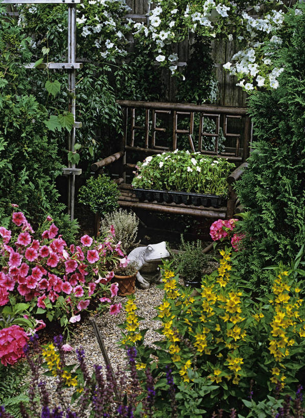 室外,标志,雕像,长椅,树,粉色,黄色,绿色,紫色,白色,风景,夏天,宁静,鼠尾草,草本,沙砾,矮牵牛花,格子饼,多年生植物