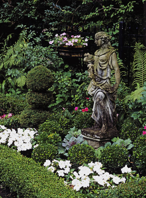 室外,幸福,静物,雕塑,雕像,浪漫,英格兰,花,粉色,夏天,季节,修指甲,蕨类,天竺葵,底座,黄杨木,爱,晕影