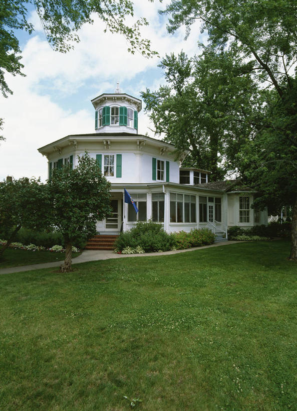 家,栏杆,草坪,楼梯,建筑,旗帜,房屋,屋顶,屋檐,人行道,台阶,穹顶,威斯康星,门廊,哈德孙河