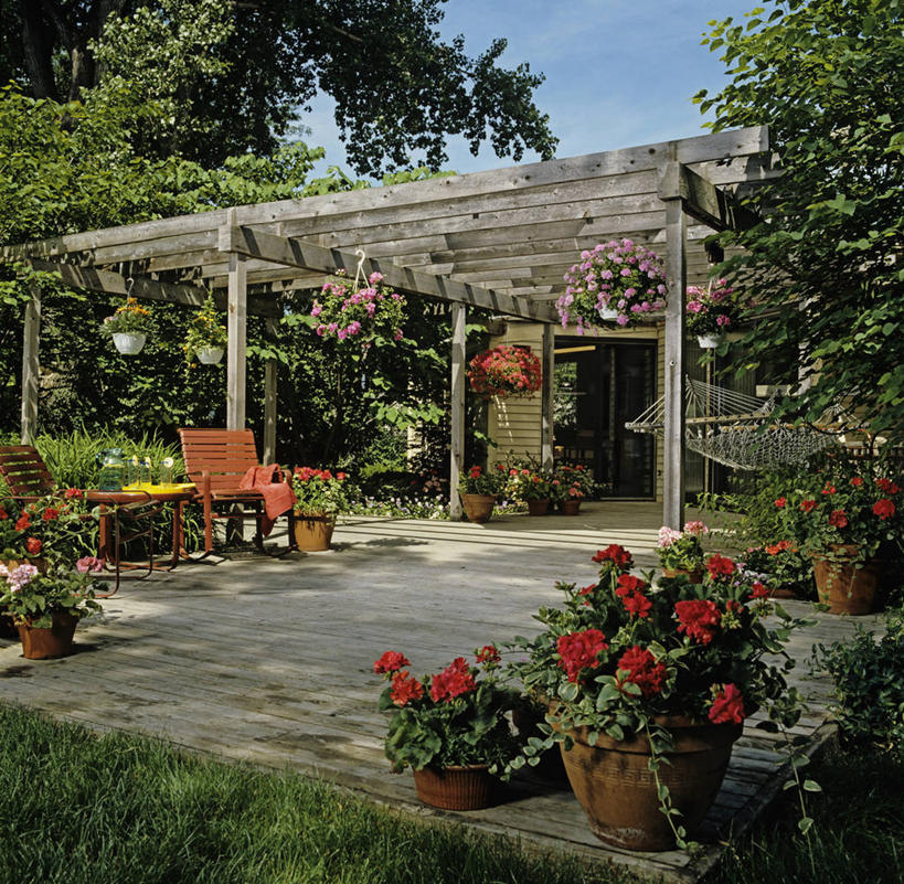 室外,幸福,草坪,吊床,家具,柠檬,吊挂,悬挂,木制,院子,柠檬水,挂,花,黄色,红色,绿色,紫色,自然,夏天,休闲,放松,休闲活动