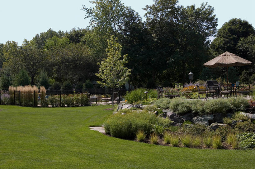 室外,草坪,伞,篱笆,院子,笼子,鸟笼,夏天,石灰石,击剑,多年生植物,景观设计