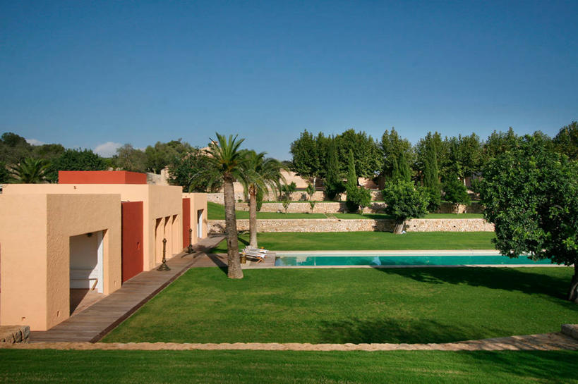 无人,游泳池,露台,横图,室外,白天,水,阳台,日光,西班牙,欧洲,球袋,院子,娱乐,现代,会所,草,俱乐部,露天阳台,当代,社交