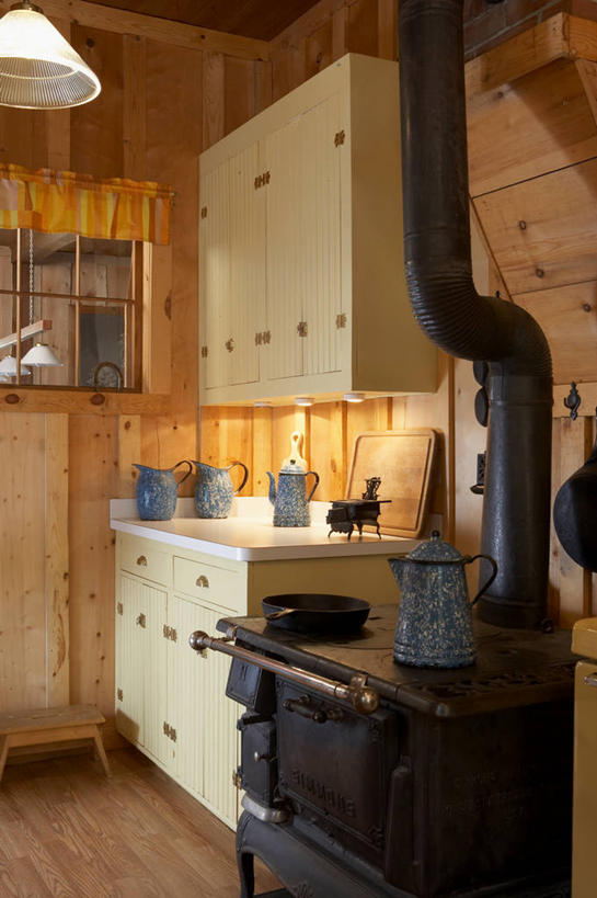 厨房,窗户,地板,咖啡壶,灯具,客舱