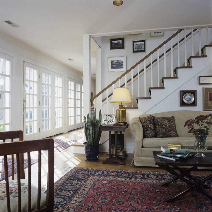 地板,楼梯,沙发,日光,茶几,灯,白色,奶油,米色,起居室,硬木