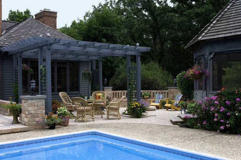 横图,室外,壁炉,灯笼,院子,石墙,架子,凉亭,夏天,支撑,固定,柳条,格子饼,草夹竹桃,宿根福禄考,天蓝绣球,夏福禄,锥花福禄考,多年生植物,火坑