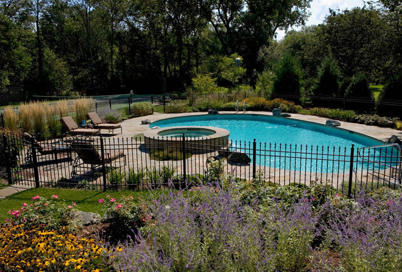 室外,地形,篱笆,网球场,院子,夏天,放松,铁艺,石灰石,击剑,多年生植物,景观设计