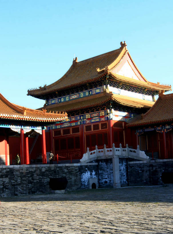 无人,故宫,宫殿,栏杆,竖图,室外,白天,正面,旅游,度假,楼梯,标志建筑,地标,建筑,北京,中国,亚洲,阴影,光线,扶手,影子,阶梯,围栏,首都,娱乐,建设,护栏,拱桥,台阶,蓝色,蓝天,天空,阳光,紫禁城,天,享受,休闲,旅游胜地,放松,东亚,中华人民共和国,北京市,京,北平,华北地区,北京故宫博物院,乾清宫,彩图,bjzqp1