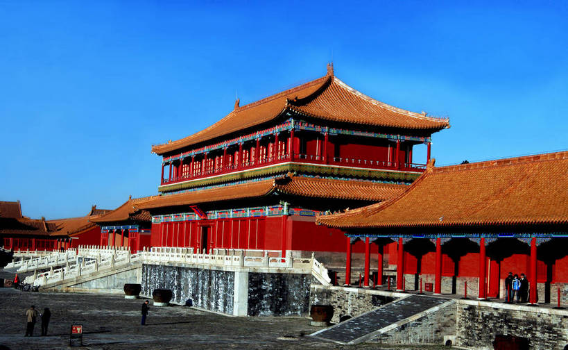 东方人,故宫,宫殿,栏杆,站,横图,室外,白天,正面,旅游,度假,名胜古迹,标志建筑,地标,建筑,北京,中国,亚洲,游客,阴影,遗迹,光线,影子,围栏,首都,许多人,黄种人,古迹,文物,娱乐,建设,古建筑,护栏,旅客,蓝色,蓝天,天空,阳光,紫禁城,天,站着,一群人,享受,休闲,旅游胜地,放松,古文明,东亚,中华人民共和国,北京市,京,北平,华北地区,暖阁,北京故宫博物院,乾清宫,亚洲人,站立,彩图,全身,bjzqp1