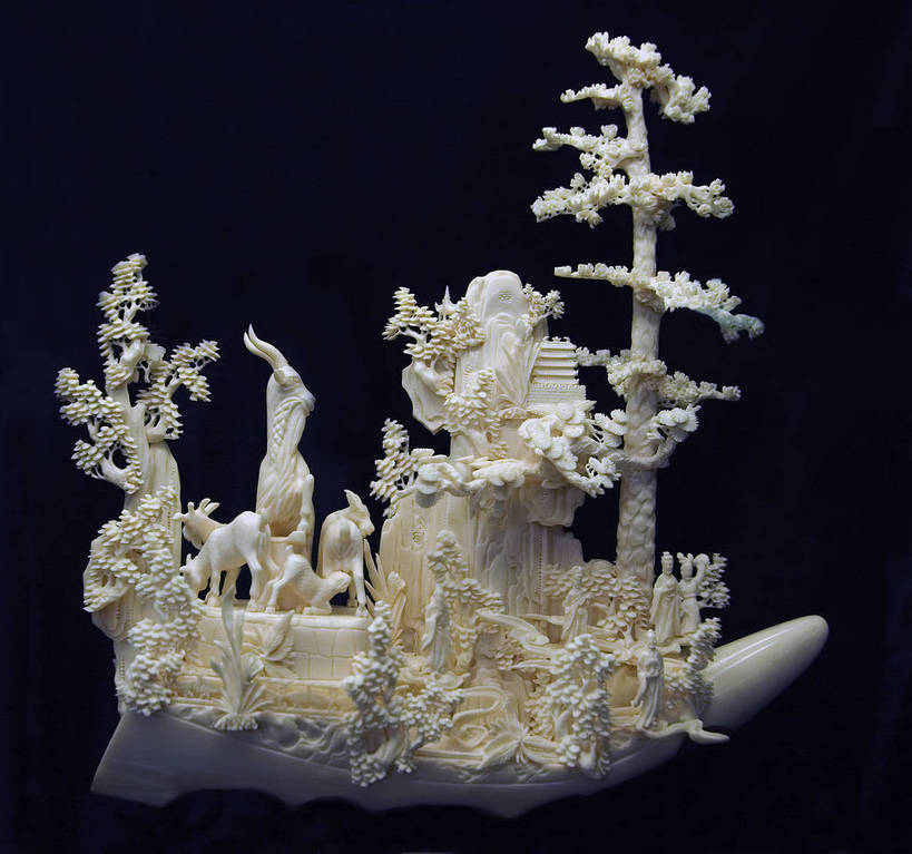 无人,横图,室内,白天,正面,石头,山,植物,松树,哺乳动物,鹿,野生动物,雕塑,许多,黑色背景,艺术,装饰,雕刻,雕像,石子,山峰,艺术品,山峦,石雕,树,树木,一个,绿色,自然,动物,工艺品,石壁,家畜,可爱,摄影,玉雕,峭壁,牲畜,活泼,影棚,生长,单个,成长,纪念,美术,主题,坚定,陈列,功能,美学,长寿,贞洁,象牙雕,象牙雕刻,牙雕,绝壁,石块,岩石,山羊,彩图,影棚拍摄,拍摄,bjzqp1