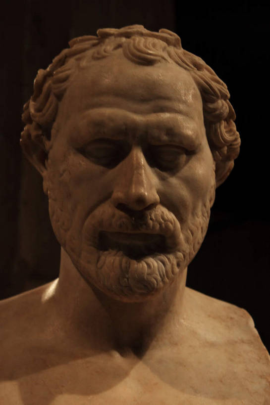 一个人,无人,博物馆,竖图,室内,白天,正面,旅游,度假,建筑,石膏,雕塑,法国,巴黎,欧洲,仅一个男性,仅一个人,仅一个中年男性,阴影,神话,艺术,装饰,光线,雕刻,雕像,影子,大理石,灯光,卢浮宫,首都,文化,娱乐,石雕,展品,工艺品,享受,休闲,展示,放松,头像,纪念,展览,展厅,美术,石膏像,希腊文化,主题,盲人,陈列,希腊神话,法兰西共和国,功能,美学,法兰西第五共和国,大理石制品,修昔底德,历史学家,古希腊文化,瞽者,罗浮宫博物馆,男人,男性,中年男性,半身,彩图,bjzqp1